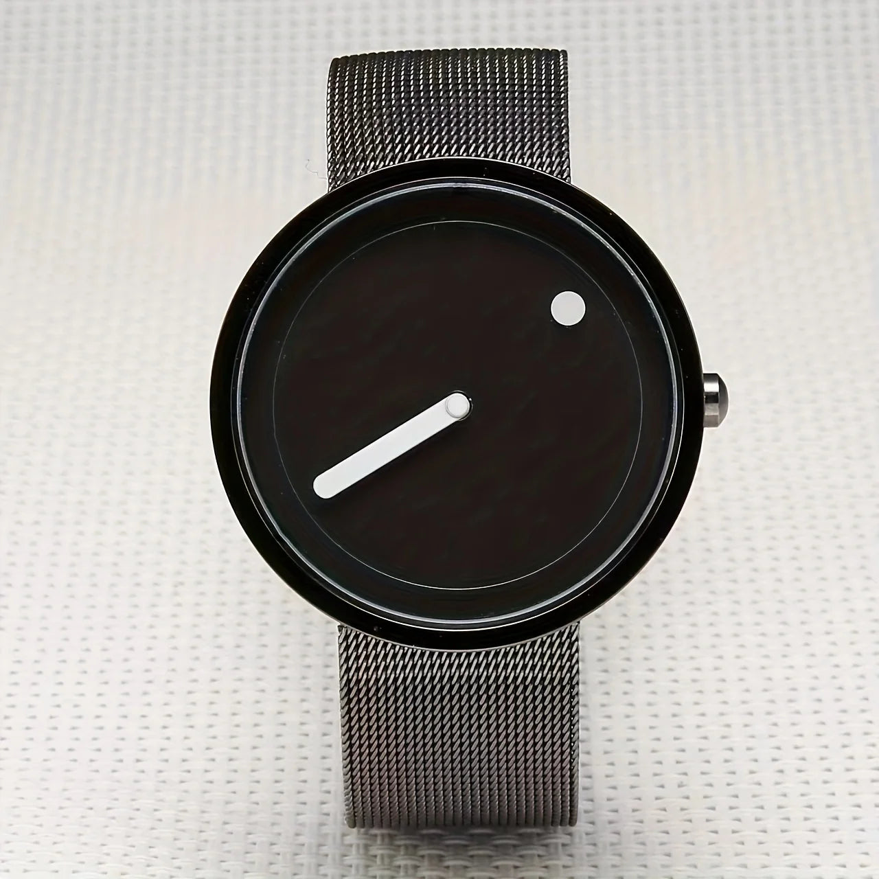 Reloj minimalista de diseño puntos, estética premium